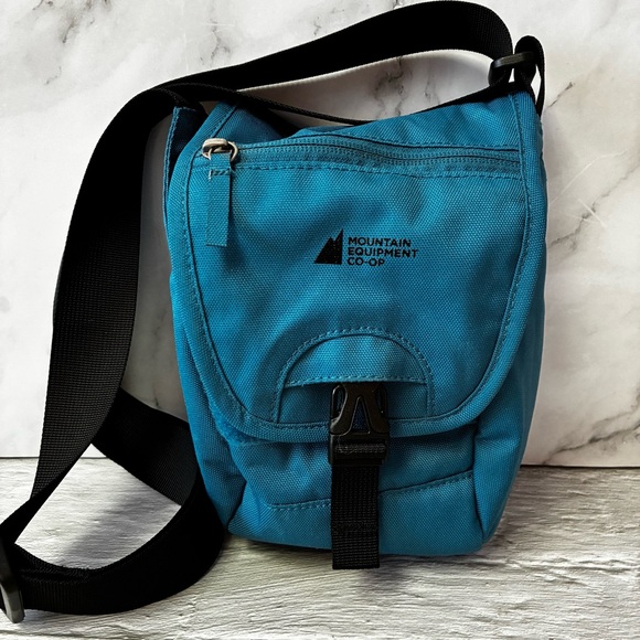 MEC Handbags - MEC Mountain Equipment Blue Crossbody Shoulder Travel Commuter Organizer Bag